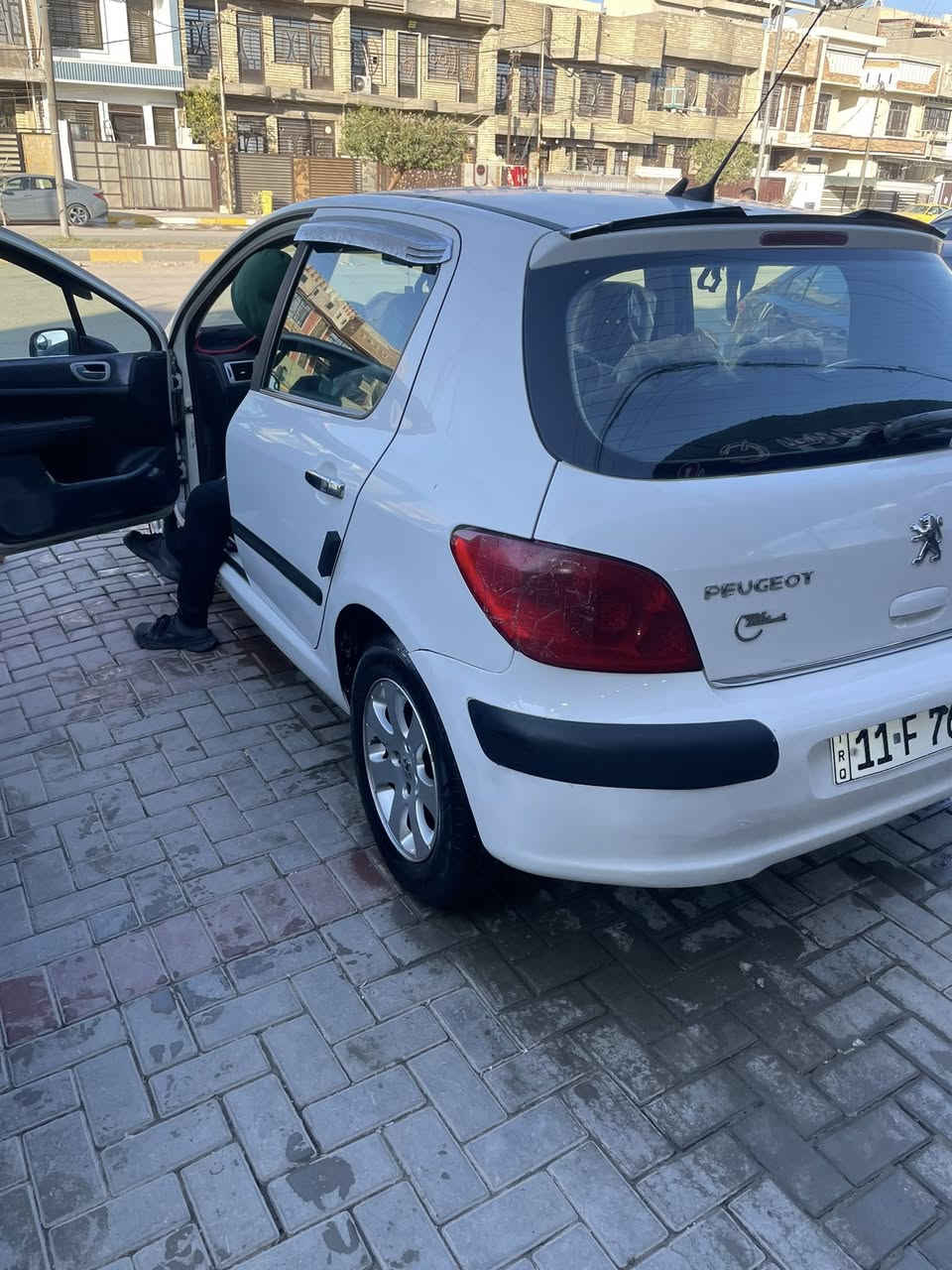 السلام عليكم
بيجو فرنسي موديل ٢٠٠٨
رقم بغداد دولي بسمي 
سياره جاهزه عل اخير
كهربائيات كله شغاله باتري جديد 
كير جديد محرك مكفول لاتنقيص ولا تبخير 
سعر السياره ٥٧وبيه مجال للشراي 
رقم الهاتف للاستفسار ***********
