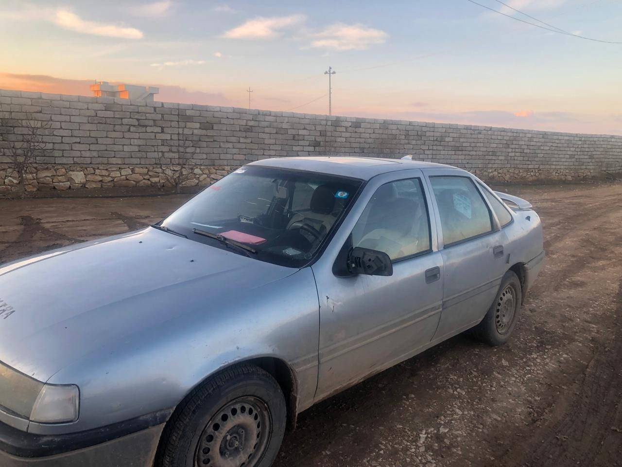 السلام عليكم للبيع فكترا حجم 20.
كير مكينه شرط كابون بانزين رقم نينوى دولي ل2030

مابيها صبغ بس الدواير مصلحه السعر 40وبيها مجال

***********
