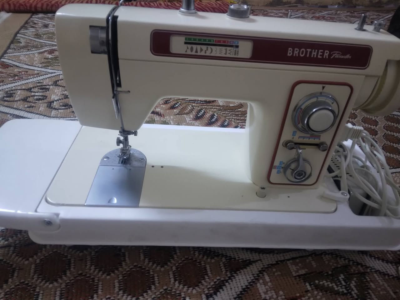 سلام عليكم مكينة للبيع مامستعملة خياط وتطريز نوعهة بلاذر سعرهة 200 للستفسار ***********
