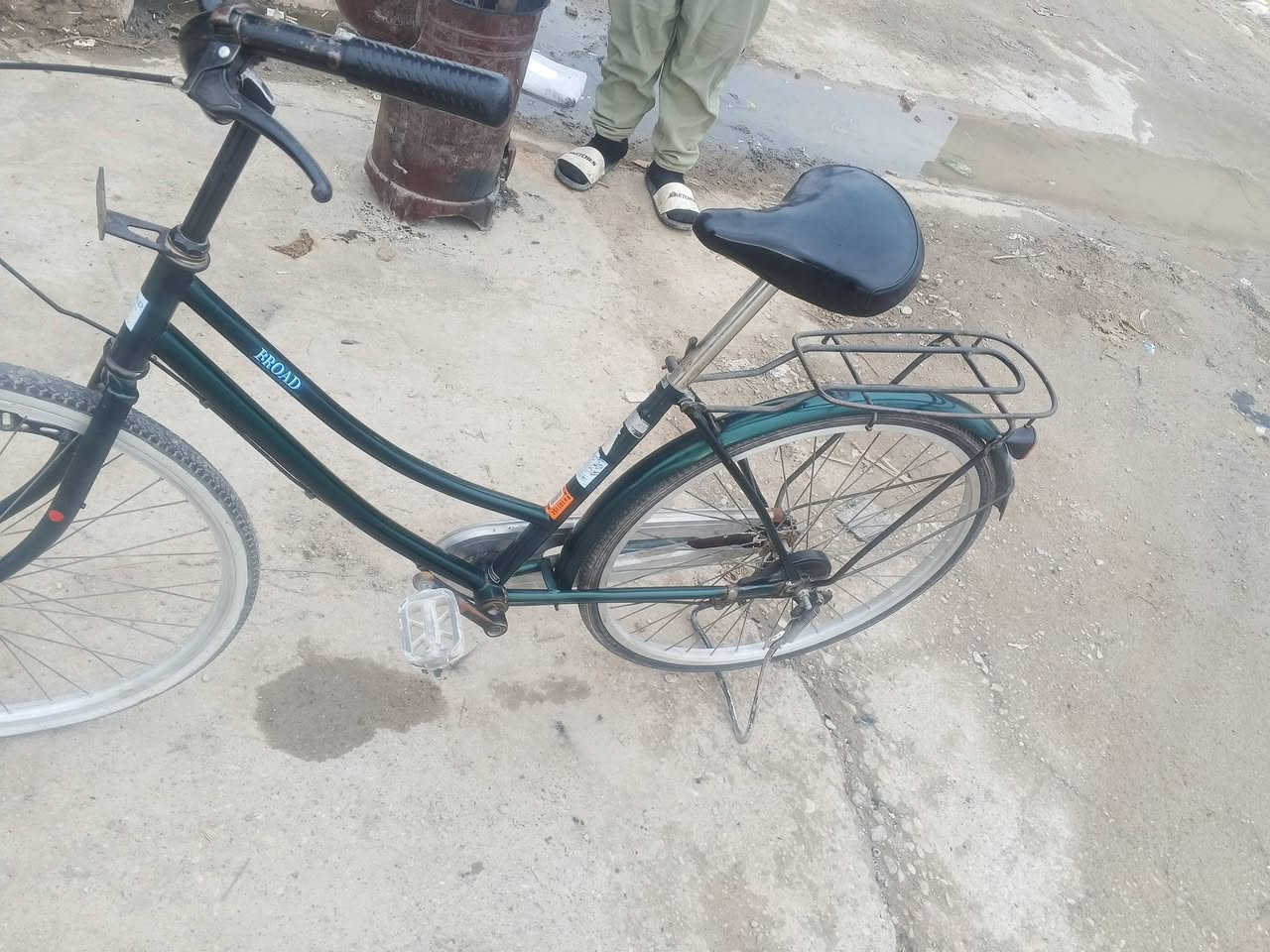 سلام عليكم من رخصت الكروب باسكل لون زيتوني فول نضافه اي عيب ما بيها لون زيتوني سعر 55 بيها مجال قليل جابرلغ كدام ما بيها شراي خابرني رقم ***********
