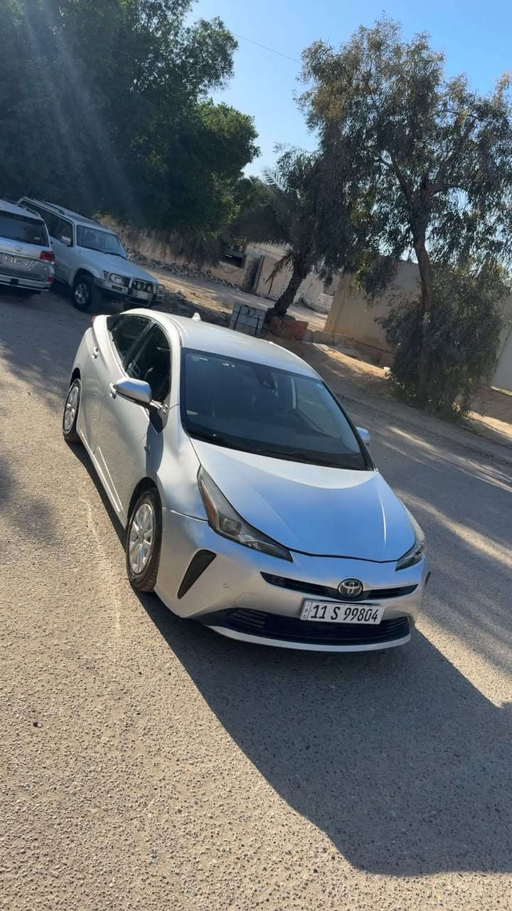 سلام عليكم 
تويوتا بريوس العلامه الزرقه
موديل:2021
المواصفات: فول مواصفات
حساسات امامية وخلفية
نظام التحذير من الاصطدام المسبق مع كشف المشاة.
نظام تنبيه مغادرة المسار مع مساعدة التوجيه.
مثبت السرعة الراداري الديناميكي (Adaptive Cruise Control).
الإضاءة العالية التلقائية (Automatic High Beams).
شاشة عرض على الزجاج الأمامي (Head-up Display).
نظام الركن الذكي المساعد.
خاصية التسخين للمقاعد الأمامية وعجلة القيادة
دفع أمامي
للاستفسار عن السعر رقم الهاتف:*********** بغداد, العراق
