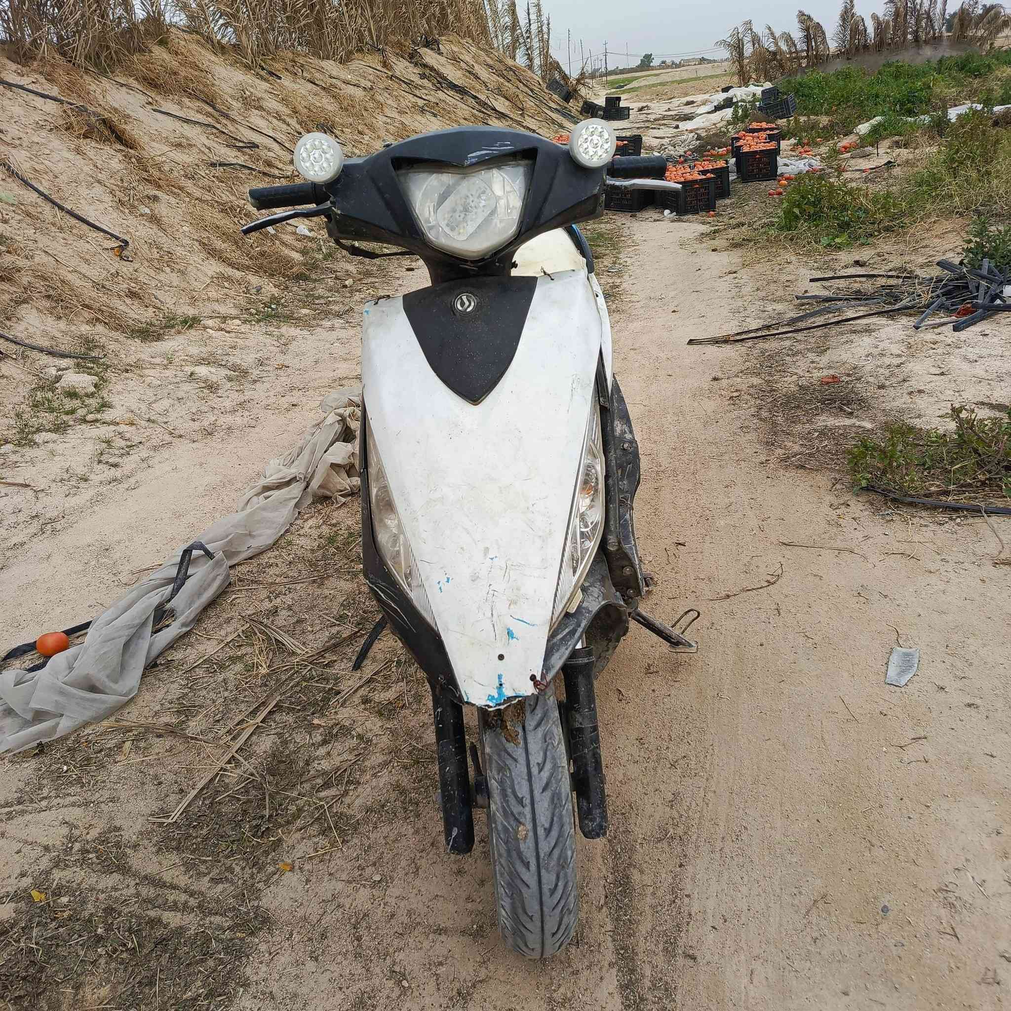 السلام عليكم دراجه للبيع شغاله نگره سلف تراي للبصره بيه شلعه خير من الله لا تبخير ولا تنقيص مكان نجف خان النص حيدريه السعر200بيه مجال  للتواصل ***********
