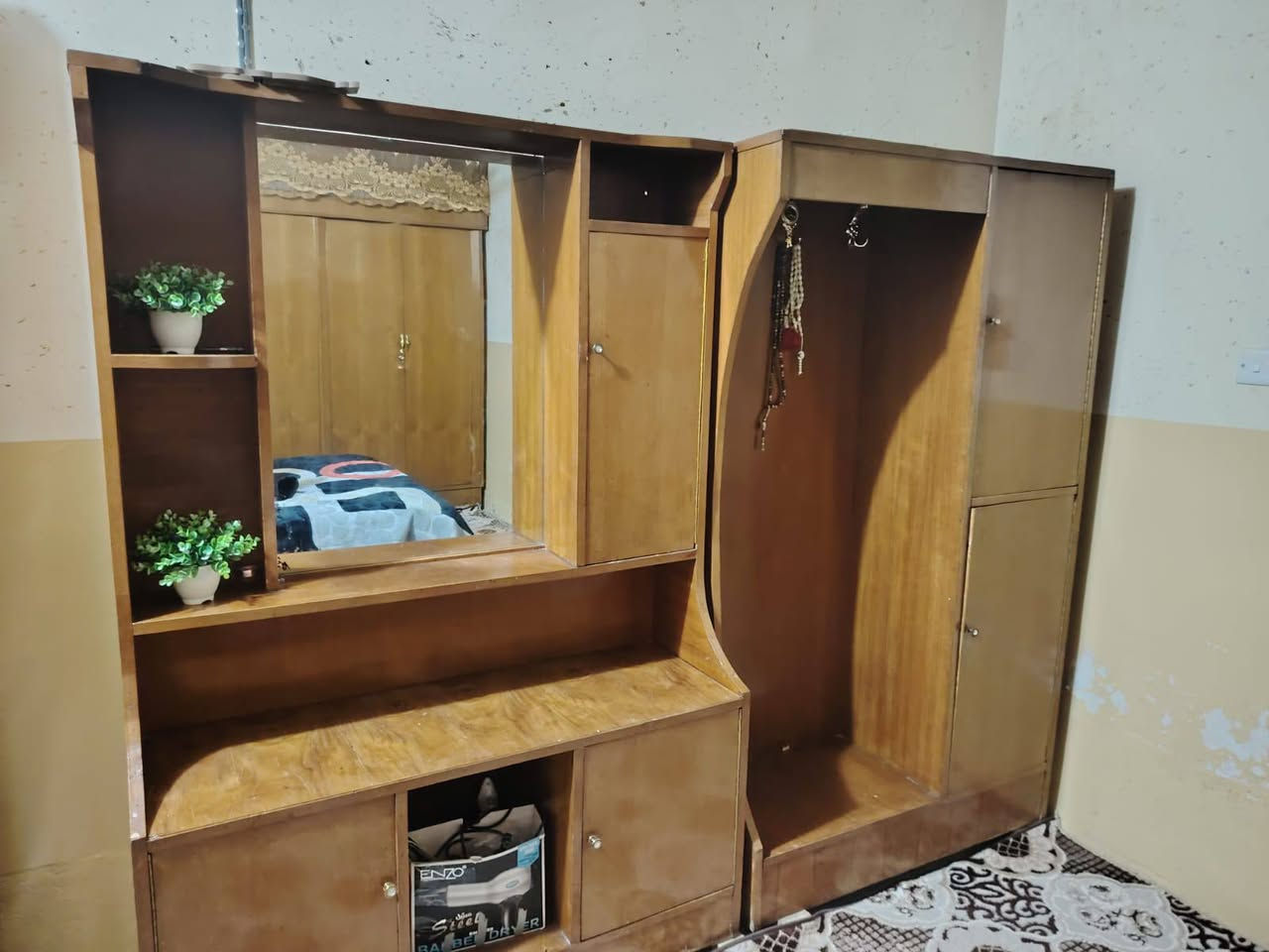 غرف نوم مستعمله للبيع 
نضيفه حيل  سعر هاي الغرفه 500الف
*********** الشريقات, صلاح الدين
