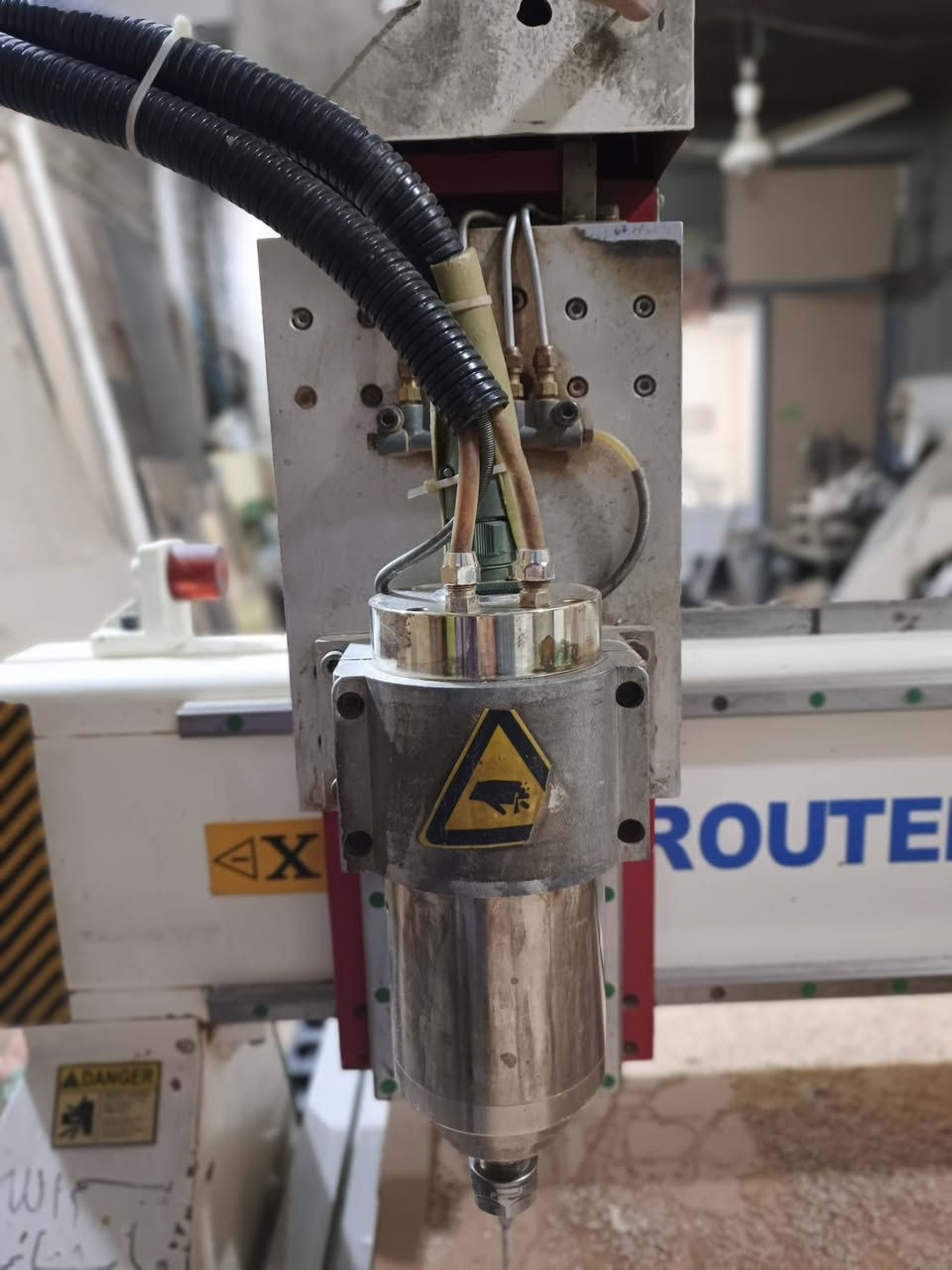 مكينة cnc صيني للبيع مساحتها 3*1.5 متر مكانها بغداد السعر ٤٠ ورقة وبيها مجال
للأتصال ***********
