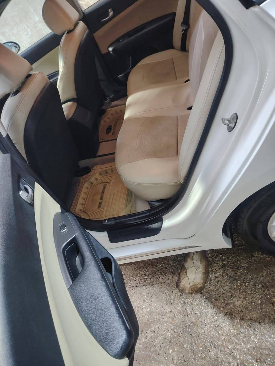 السلام عليكم 
أوبتيما موديل 18 
خليجي كفاله عامه 
سونار مرفق بالصور 
ماشيه 165 
رقم بغداد انكليزي بسمي 
صدر كير محرك كفاله عامه
تبريد ثلج 
تدفئه 
كشنات تدفه 
حداديه 80٪ 
تخم تاير 75٪
ويل كب بلاد
تشغيل بيانو 
شاشه كاميرا 
حساسات خلفيه 
مري شفط 
جاهزه مابيها اي نقص 
سياره مال جناي 
سعر 175 وبيها مجال قليل  للشراي 
***********
‭***********
