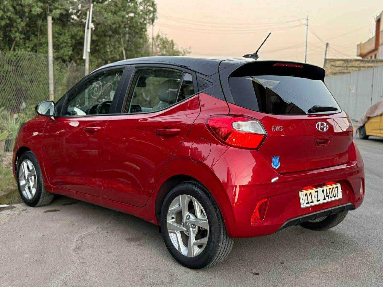 السلام عليكم
هواندي i10 موديل 2023
بيه بس بنيد صبغ فقط 
سياره 4 سلندر
تو كلر لونين نص مواصفات سعره 108$وبيه مجال موبايل *********** 
ماشيه 9 الف كيلو 
مكاني بغداد جديده
