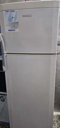 ثلاجة للبيع شغالة ونظيفة حييل السعر 200 للاستفسار 07507431811