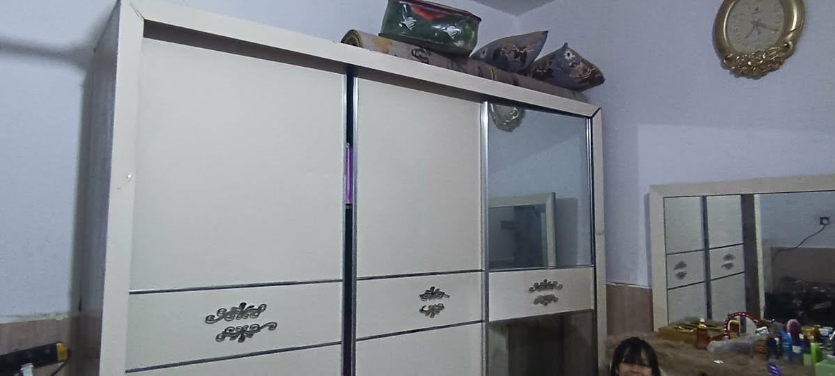 غرفه اخشاب البيع 
كنتور
جربايه ميز امرايه
بوفيات ٢ بصف الجربايه
***********
