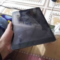 آيباد ٩ • ذاكرة ٦٤ • شاشة مشروخة