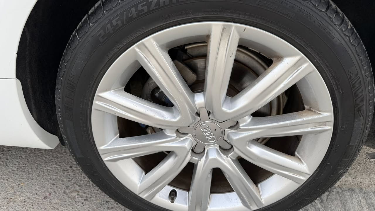 اودي A6 2013 خليجي  جديده جدآ كفاله من حادث موصفات Vip شنو بالك بيه موصفات
هند بريك بصمه 
A ستوب 
مري شفط 

شاشه قلاب 

مري قلاب اوتو 

كير تحكم سبورت

كشنات خزن ميموري

كشنات كهرباء 

ثلاجه بالجكمجه 

تبريد 3 قطع 

سماعات sp audio

عدسات زينون ليزر 9 عدسات 

لايتات متحركه مع الستيرن 

حساسات امامي خلفي مع كامره 

محرك 2.8 تنفس طبيعي سته سلندر 

غرفه جلد وكنتاره و قماره كنتاره 

تحكم تبريد جهتين منفصل و تبريد ب تكم 

سلايد روف اوتو 

 ماسحات اوتو مع السرعه وقوه المطر

5 بصمات وجنطه بصمه 

مرايه وسطيه وجانبيه تضليل اوتو 

تحكمات ستيرن 

مثبت سرعه ذكي 

بريكات برمبو 
مكاني بغداد حي الاعلام ***********
سعر بلاش ب 128 ورقه و بيه مجال حك جيه
