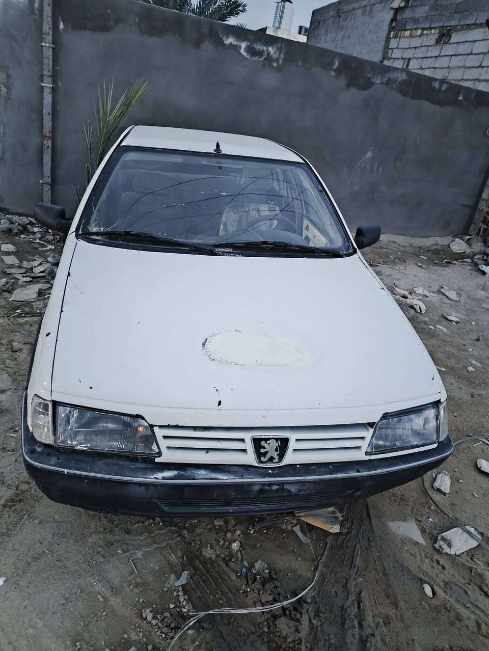 بيجو روى نظيفة للبيع
سيارة اصولية وبيها راعي مداور
اكسن....كير....(مكينة بيها خيط بخار قليل)
تخم تاير جديد
السعر 21وبيها مجال حك الجيه 
استفسار ***********
