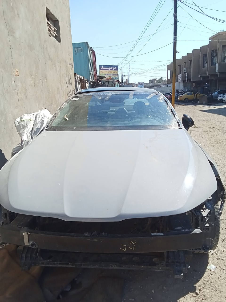 . سيارة كي فايف جيتي أعلى فئة محرك 2500 تيربو 
لون أسمنتي موديل 23 كلشي كامل بيها من دعامية والايتات كلها كاملة 

. بيها ضرر بنيد ولغد امبدل مالتها بس نفس اللون 

بيها نواقص : الكير مالتها مفطور من الأذن يتبدل ب4 ورقات ودكشن البارد مكسور 

السيارة نقصها راديتر ماء ورادتير تبريد والكراسي الايرباك مالتهن طاك والدرگة 

والدشبول مابي شي بالاعتبار 

السيارة نضيفة وحلوة . وسعرها 130  والرقم ***********
