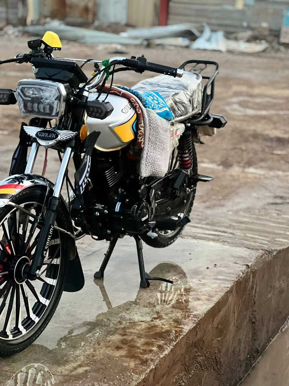 سلام عليكم دراجة موديل 2025 للبيع نظافة كدامك سعر775 و بيهه مجال مكاني ديالى الخالص،رقمي *********** رجاءن مو شراي لا يتصل خاص مفتوح
