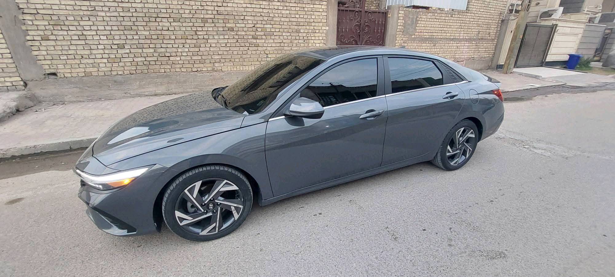 النترا موديل ٢٠٢٥ وارد امركي ماشية ١٥ الف حادث بسيط بارد على مقدار شبر فقط مو اكثر نثل ما واضح بصور الحادث مكفولة من الصبغ والشواصي والتبديل عندي بيها سونار فول مواصفات عدا الكشنات مو تحكم تدفئة بالكشن شاحن واير ليس تحكمات كل الجهات رادارات امامي خلفي جانبي تنبية خروج من المسار سياقة ذاتية وبعد بيها هواية مواصفات رقم فحص مؤقت منفيس بسمي مكانها بغداد للاستفسار والسعر الاتصال على الرقم  ***********
يوجد وات ساب