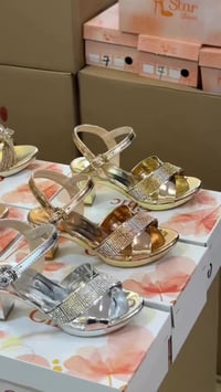 جملة فقط • صنديلة سومي فيني • مقاسات 31-36