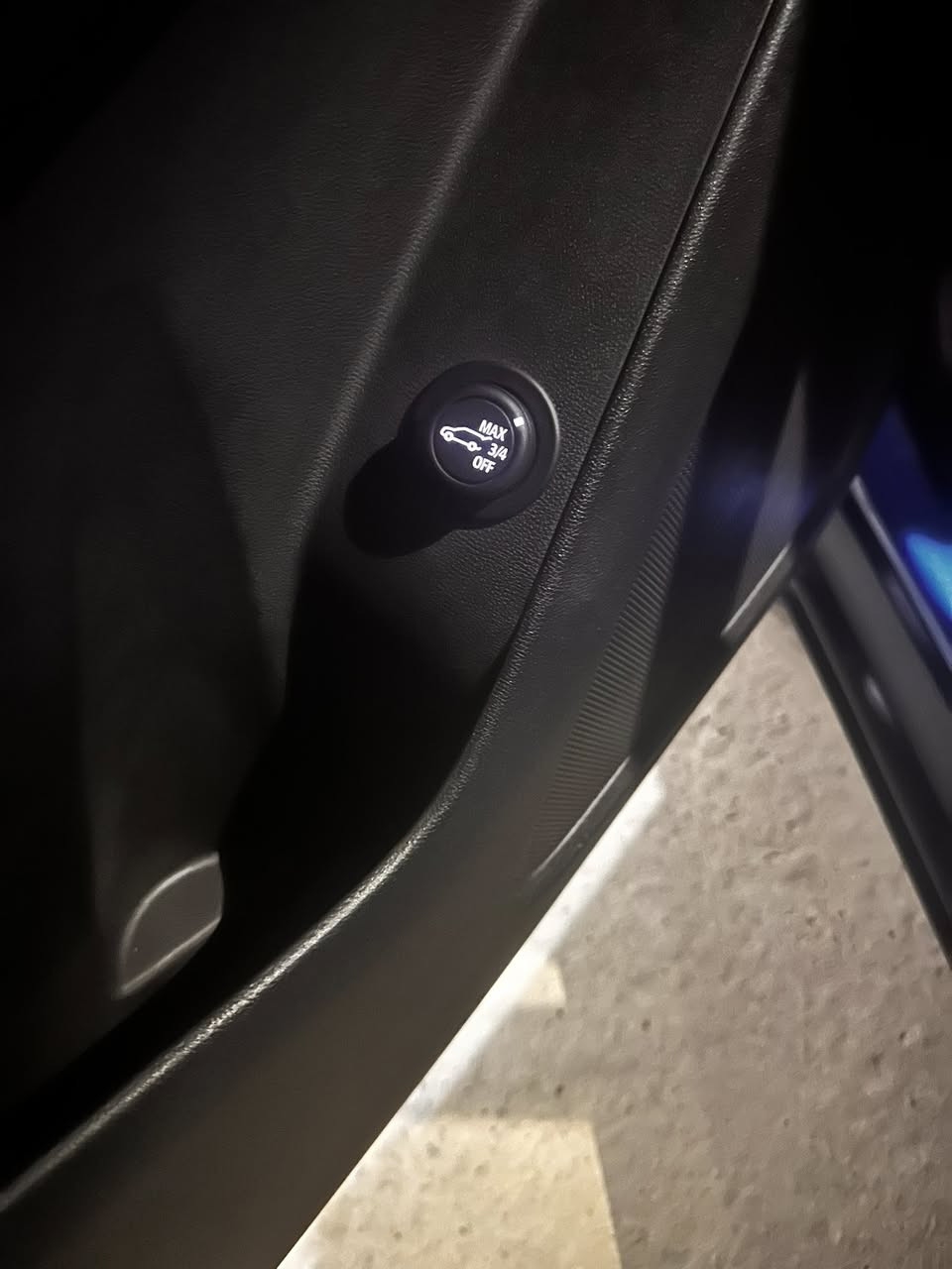 سلام عليكم
شوفر ايكونيكس موديل2024 عدادالكيلو مترات 6000فل مواصفات صندوق كهربائي شاشه ابل كاربلاي بصمه تشغيل كشن كهربائي حساس امامي خلفي كأمره دواره رادارات محيطه تحديد مسار توقف ذاتي عند الإشارات الضوئيه اي ستوب تحذير عند الاصطدام تشغيل عن بعد السياره جديده بمعنى الكلمه تبديل بنيد فقط باقي السياره وكاله السياره منفيست باسمي تترقم جميع المحافظات معرفه اكثر تفاصيل الاتصال على الرقم 
***********
وات ساب ***********
