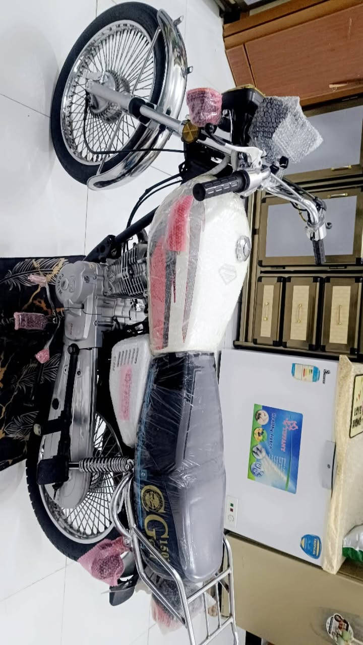 السلام عليكم دراجه للبيع تايكر موديل 22 طالعه بل 24 الدراجه كله ختم سونك اوراق اصول  ورقه كارتوني  ول اوراق البقيه اصولي الدراجه مكفوله كفاله عامه اي نقص ما بيه  السعر 575 وبيه مجال بسيط للتصال ***********
