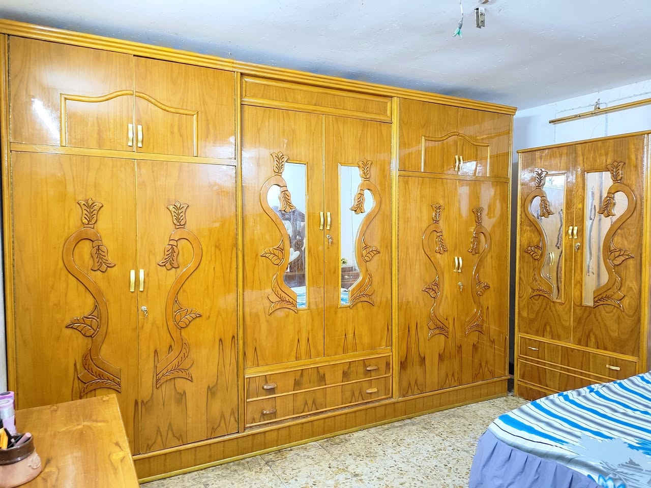 غرفة نوم للبيع تسكام صاج داخل وخارج ضهر جرجوبة 5 ملم مابيها اي ضرر استخدام قليل جدا  مكاني حلة شارع 80 قرب مدينة ألعاب ارض بابل باقي التفاصيل اتصل ***********
