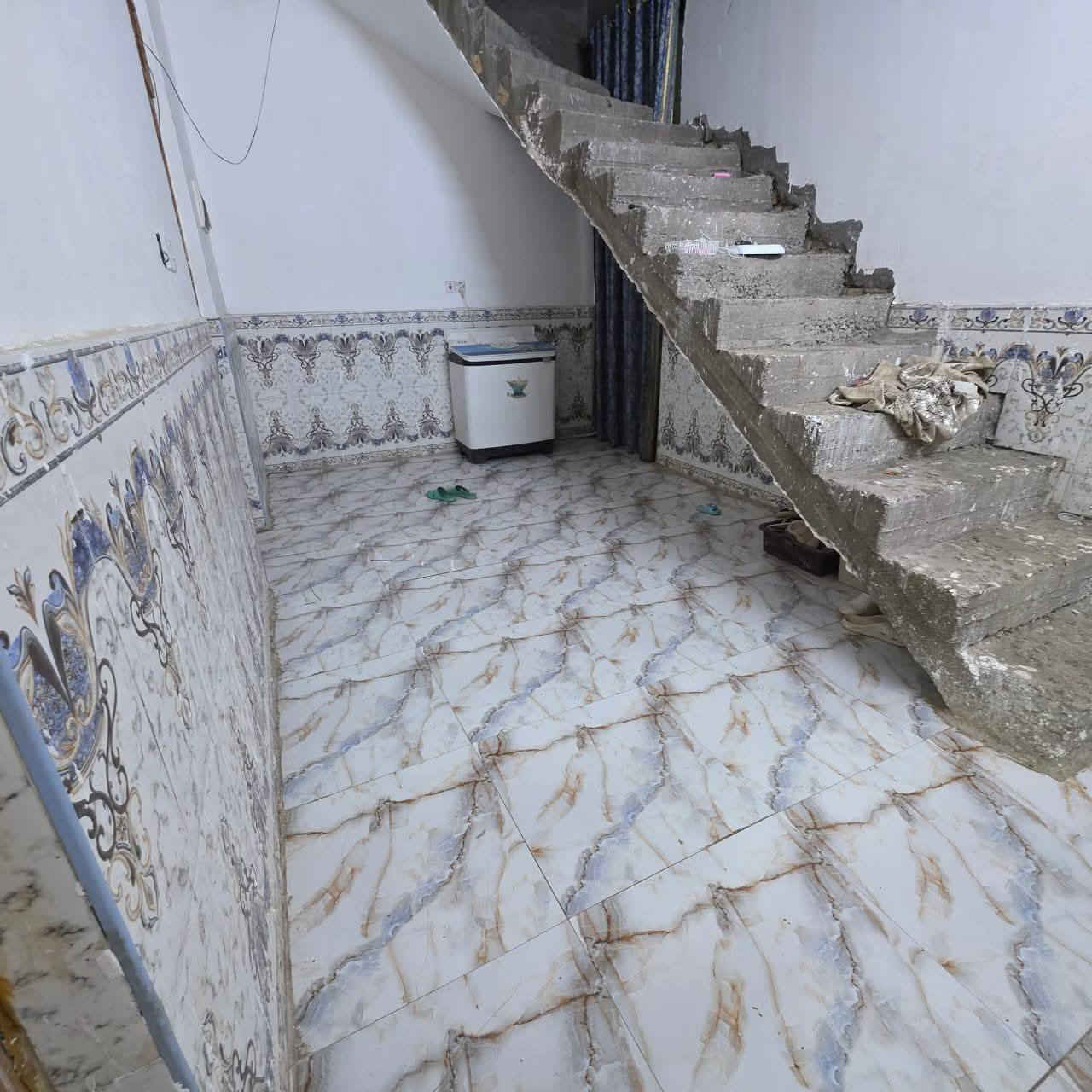 *🏠 دار للبيع – بناء جديد وسعر مناسب!*
📍 *الديوانية / حي الفرات – شارع مسجد الرسول الأعظم (شارع 15 متر مباشر)*

▪️ *المساحة:* 93 متر  

▪️ *الواجهة:* 6 متر  

▪️ يحتوي على:  

✅ غرفة نوم  

✅ صالة  

✅ استقبال  

✅ مطبخ  

✅ صحيات داخلية وخارجية  

💰 *السعر مناسب جداً*

للستفسار ولتواصل لاتصال على الرقم  ***********
