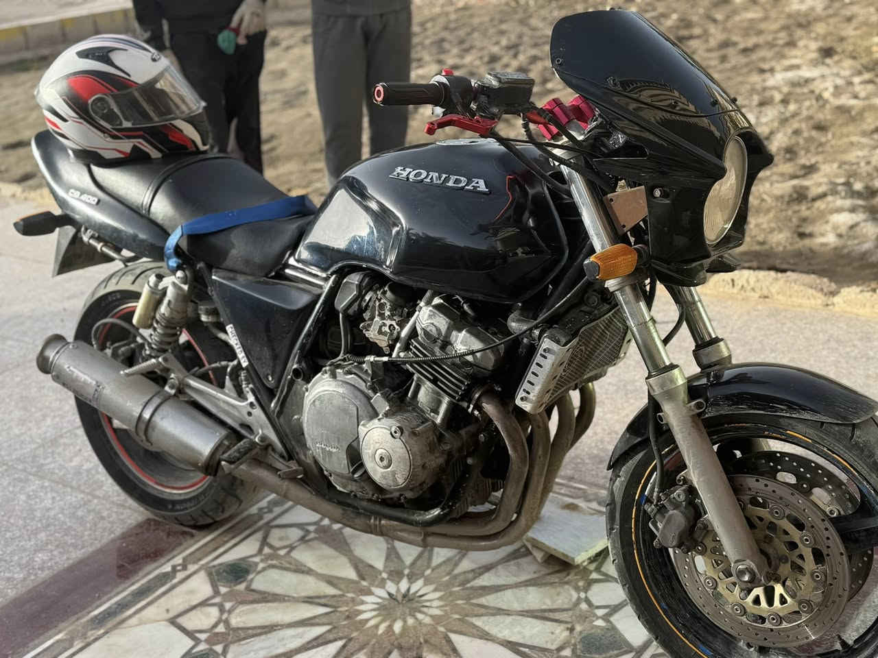 سيبي ٤٠٠بيع او مراوس بيه صوت بكن ماكني كربلاء دراجه مسويلها ادمه كامله بس صار بيه بكن واريد ابيعه عله وضعه ***********
