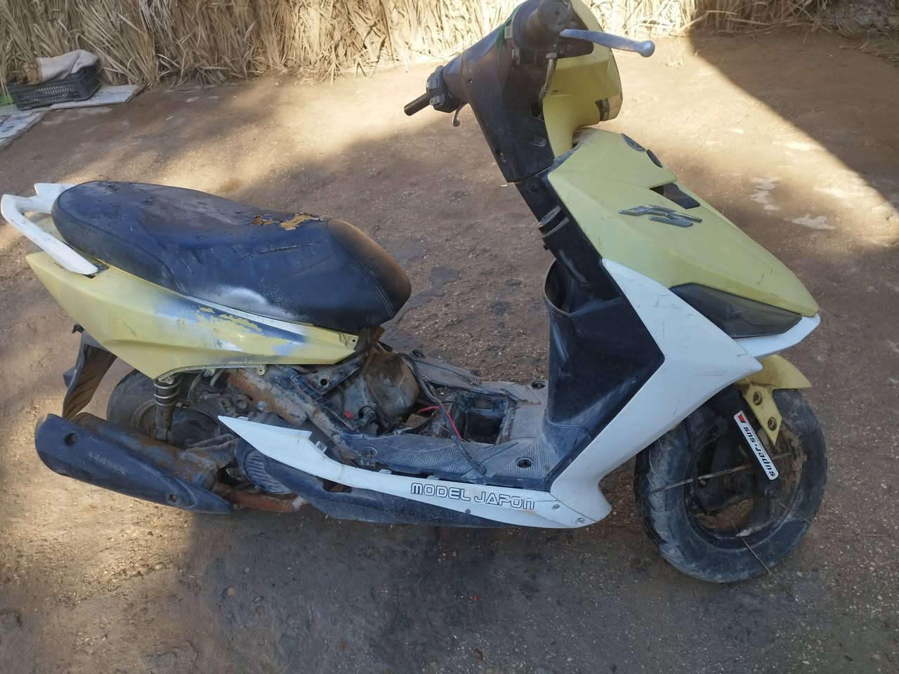 السلام عليكم دراجه متروكه
الهندر عاطل وباتري مابيه وأمير المؤمنين مكينه جديده بس اني تركته بعد ماشغلته 
أبيع فحم هل موجود المكان بابل الورديه 
***********
السعر بدون قفل ٦٠الف قفل
