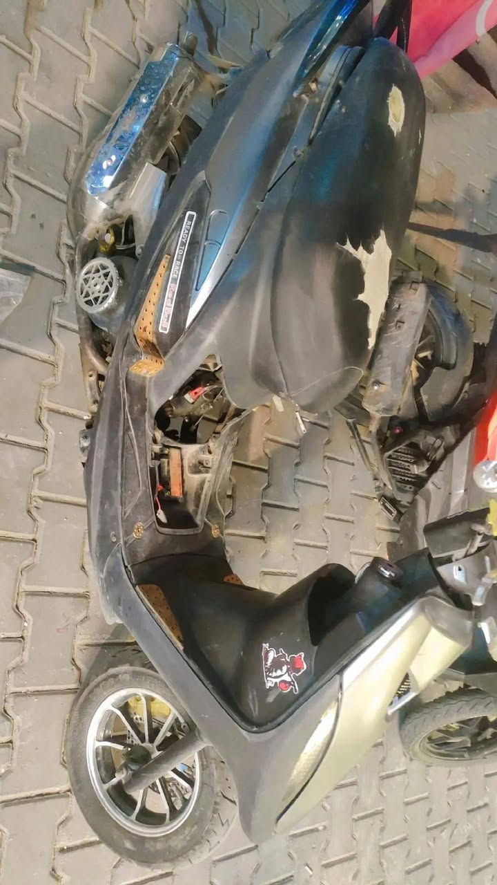 للبيع فقط سعر 600 و بيها مجال حك الجيه
عدله نضيفه مصروف عليها كلجات امامي خلفي رياضي اصليات ام الختم لايتات سبايدر وياله شلعتها تشلع الكاع 
مابيها اي نقص 
مكاني بغداد حي الحسين


**إذا كنت صاحب هذا الإعلان وتريد حذفه لأي سبب، رجاءا أرسل رسالة إلى الدعم الفني**