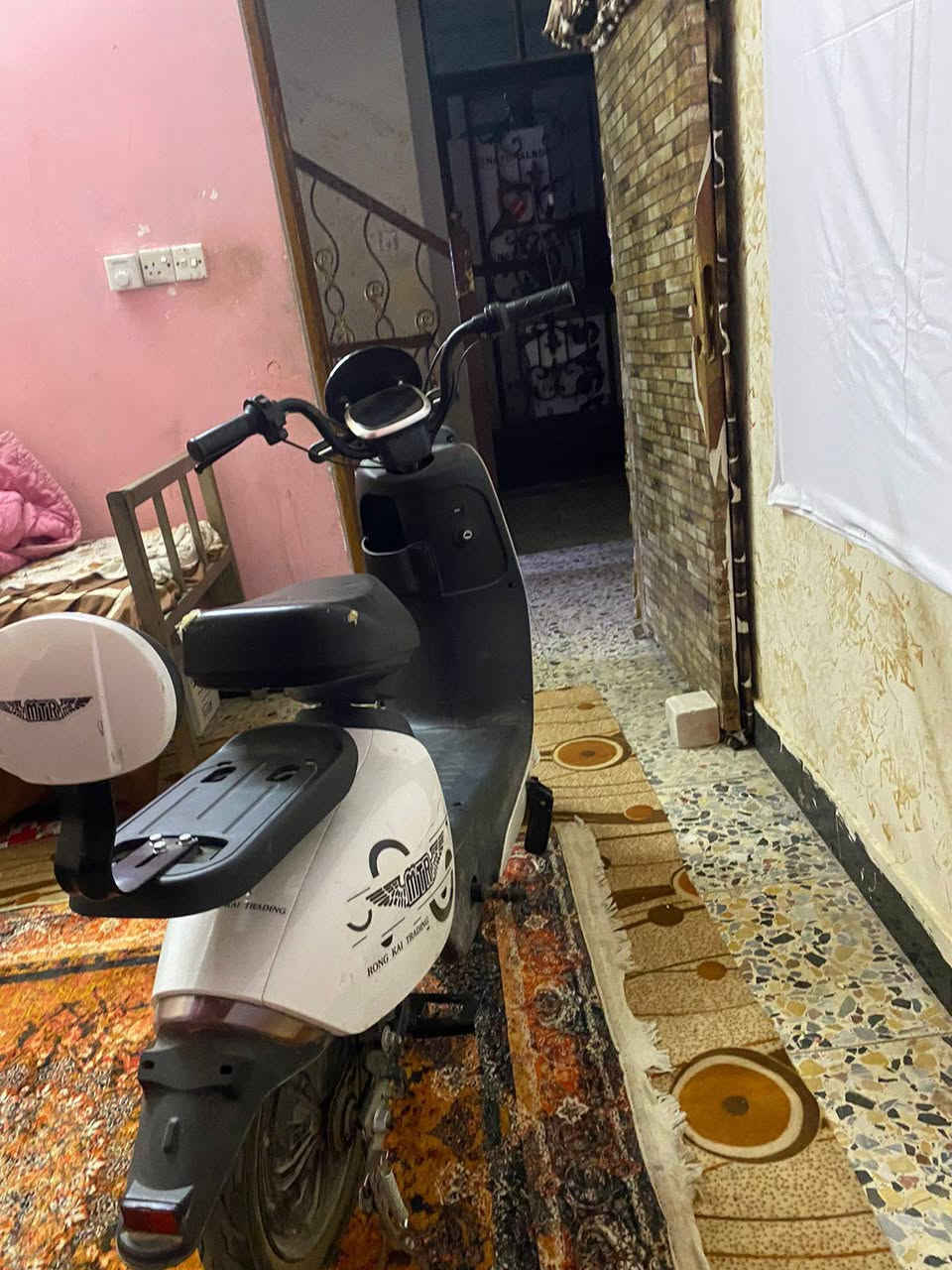 سلام عليكم دراجه شحن سرعه دراجه 25 تقفل سرعه وحده بس دراجه جديده بطاريه موجوده غراضها موجوده سعر دراجه 275 للاستفسار اكثر انتصل على هذا الرقم 
***********
