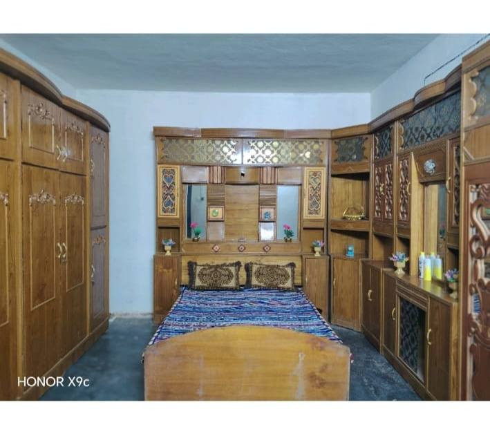 غرفة نوم عراقيه نضيفه ميه بلميه
بسعر مناسب  مليون بيها مجال 
الرمانه البوعبيد الحويجه 
***********
