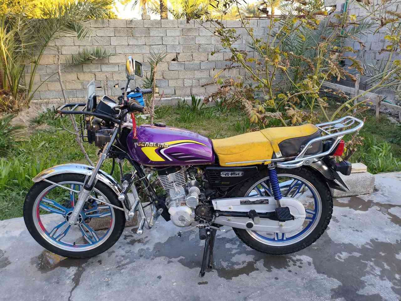 السلام عليكم 
دراجة سيفان خمسة كير موديل 2022 أوراق كاملة بأسمي مرقمه رمادي مشروع وطني تتحول داخل بغداد الدراجة ما بيها شي بس الكيچ يرادله تفيلس التحويل ثاني يوم مكاني بغداد البياع الشرطة الخامسة السعر 1,300وبيها مجال بسيط للتواصل ***********بي واتساب
