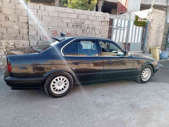 السلام عليكم
بي ام حجم 525

موديل 1991 

بجم عريض 

مصبوغه جماليه 

رقم كربلاء. تحويل مباشر 

كير عادي 

محرك مسكر  فانوس 

تبريد بلادي 

كشنات جلد 

كهربائيات كلها شغاله  

صدرها جديد   .... تخم تاير 

السعر 45 
مكاني الانبار الخالديه رقم الهاتف ***********
