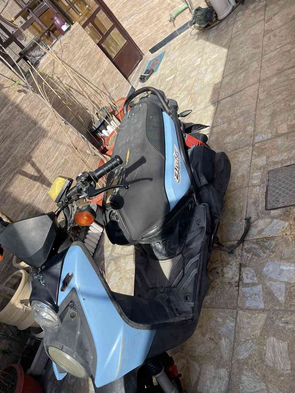 سكنس جبلي للبيع سعر 750وبيها مجال شي قليل  دراجه مكينه كفاله وكشر كدامك مكاني الأمين الثانيه ***********
