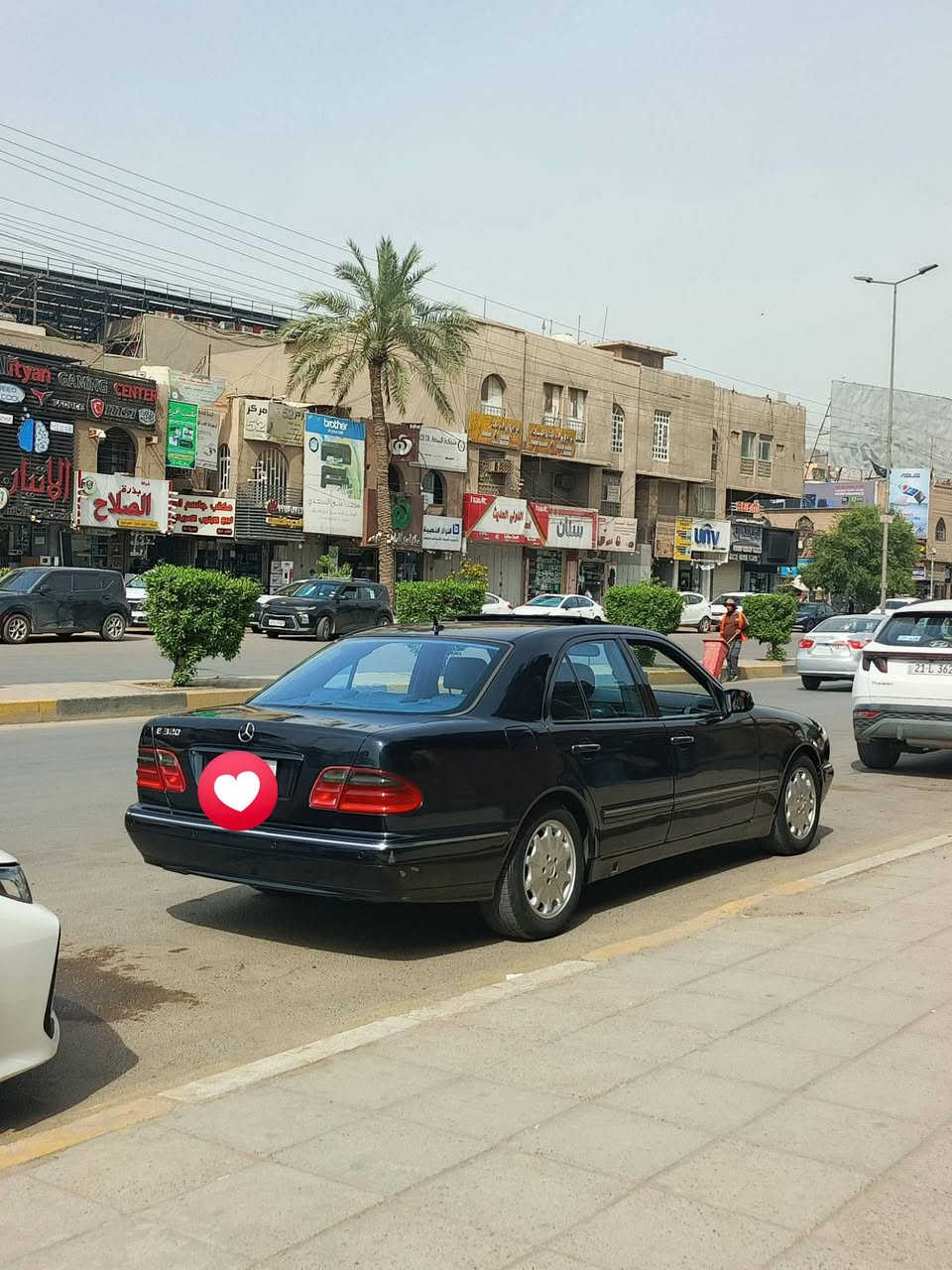 السلام عليكم ورحمه الله وبركاته 
للبيع او مراوس ب8 سلندر 
مارسيدس ام عيون E320موديل 2000 محرك V أفنگارد المرغوب رقم بغداد الدولي باسمي سيارة وارد الماني  مكفولة بيهة صبغ عام فقط 
تفاصيل سيارة 
1_ بصمة⁩
2_محرك  +كير  مكفولات ⁦⚔️⁩
3_تبريد قطعتين+❄️⁩
4_كروز سرعة🔒 
5_ داخل جلد اسود  ⚔️⁩
6_مراية داخلية+جانبية عاكسة ⁦🔍
7ــ تحكم مقاعد كهرباء 
9_انظمة قيادة  +سبورت + طبيعي 
10_انارة ترحيب💡 خارجية وداخلية ⁦⚔️⁩
11_شاشة اعطال
12-ستيرن كهرباء  
13_ويل بلادي
14_جام ازرق بلادي ⚔️⁩ 
15_صدر امامي +خلفي جديد 
16_فتحة سقف كهرباء 
17_لايت زنون  ناصي
18-تجاوي كهرباء

مكاني بغداد حي العدل


**إذا كنت صاحب هذا الإعلان وتريد حذفه لأي سبب، رجاءا أرسل رسالة إلى الدعم الفني**
