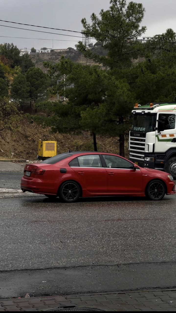 للبيع فولكسفاغن جيتا 2017 – فول مواصفات

السيارة جيتا 2017 فول مواصفات
نظيفة وجاهزة للاستخدام

المواصفات:سياره فقط بوند مبدل بدون اي صبغ 
 • محرك 1.8 تيربو قوي واقتصادي
 • قير 3 أوضاع:
 • عادي (D)
 • أوتوماتيك
 • سبورت (S)
 • مانيول + ستيرن شفتات
 • كشن جلد (بيها تتفيه بالكشنات)
 • شاشة أصلية
 • رادار خلفي
 • صفحات
 • تحكم بالمقود
 • مكيف قوي ❄️
 • مرايا كهرب
 • جنوط ألمنيوم
 • ABS + Airbag

الحالة:
 • الماكينة والجير شرط 
 • استخدام شخصي
 • فحص بأي مكان
 • ما محتاجة شي

📍المكان: دهوك 
💰السعر: 133  ومجال بسيط )
📞للاتصال:***********

⸻
