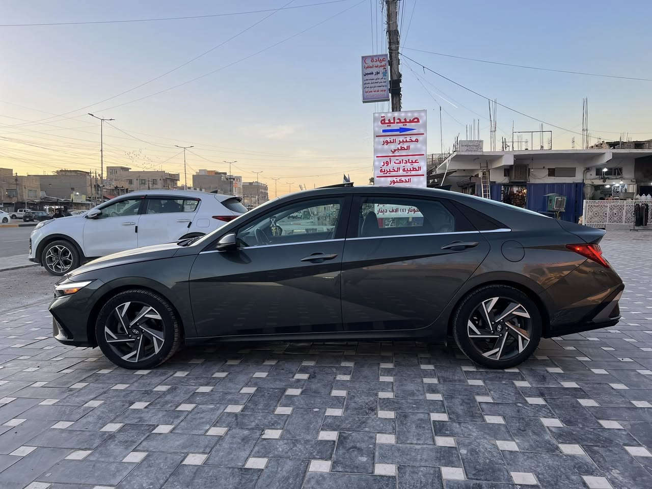 النترا  هايبرد2024  ليمتد
فول مواصفات
هايبرد وارد امريكي  بأسمي بغداد 
صور الحادث مرفقة بالمنشور
فقط بارد بل قماره عل كد الضرر وبل نقل صار بيها طخه بل صندوق ورجع بارد هم بس على كده بدون اي صبغ او تبديل السياره ليبل واحد 
فول مواصفات للاخير 1/1 
دخول ذكي
فتحة سلايد
بصمه ابواب لمس بصمه صندوق 
سستم سماعات BOSE
إنارة ترحيبية في قبضات الابواب 
صندوق ذكي يفتح عند الاقتراب 
رادارات 360  درجة 
نظام محافظة على المسار
قيادة ذاتية 
شحن لاسلكي
حساسات خلفية
اضاءة اماميه 3 عدسات 
بك لايت لد
كشنات جلد /تدفئة تبريد ب الكشن 
كشن السائق كهرباء خزن ميموري حركتين
تبريد شاشة مناخين منفصلين 
شاشة معلومات كبيرة 
شاشة عدادات دجتل
اوتوهولد autohold
هاند بريك بصمه finger brake 
وضعيات قياده ( سبورت ، نورمل ، سمارت)
مراية وسطية تعتيم ذاتي 
‏Abs &Esp
ماشيه 18
مكاني بغداد الشعب ***********

ا
