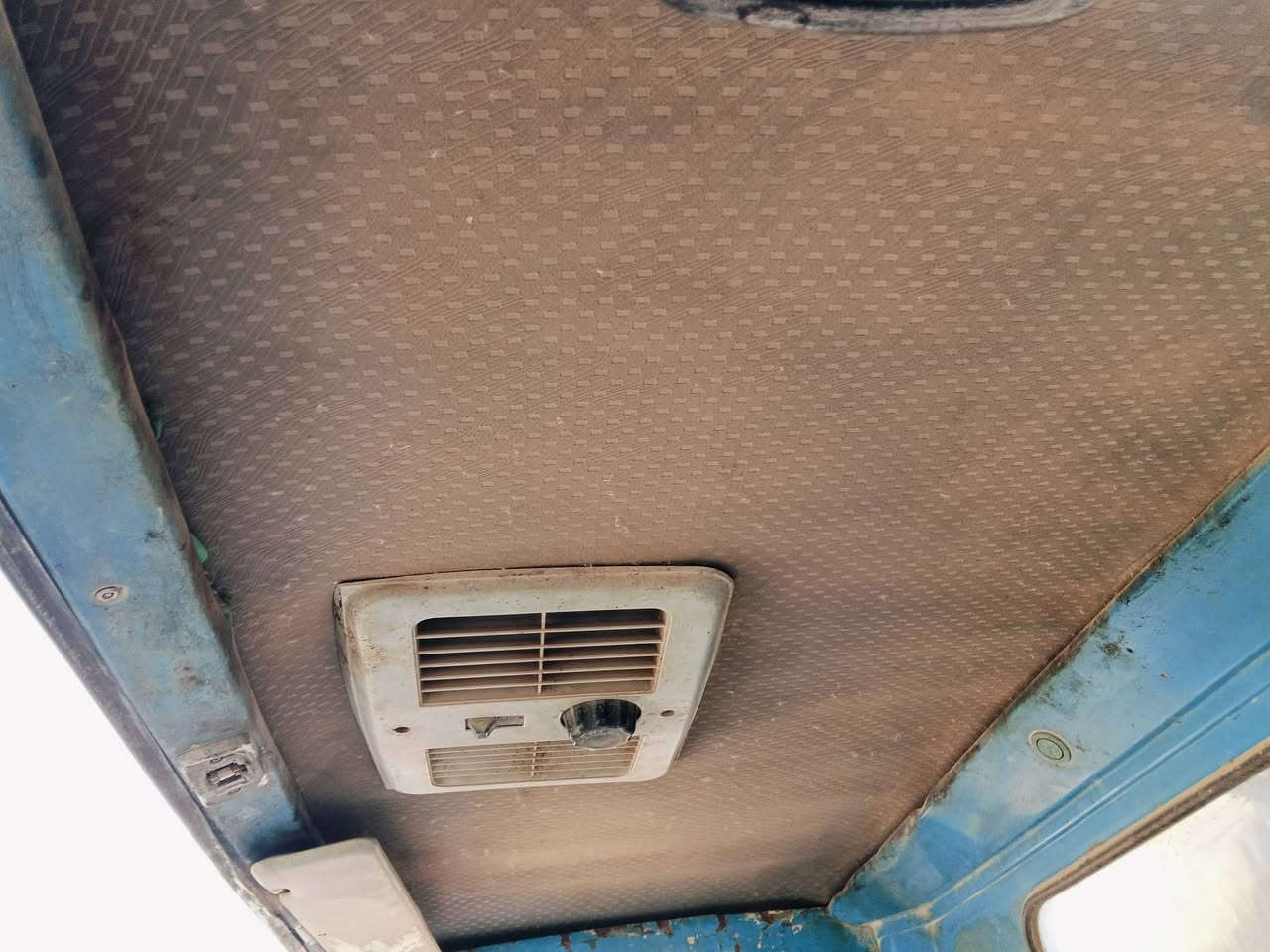 السلام عليكم ازوزة البيع بسعر مناسب*********** مكاني السماوة
