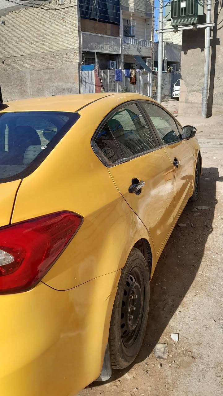 السلام عليكم فورتي موديل ١٤ وارد كندي بدون حادث داخله كلين فقط بنيد مفتوح ومشدود بدون ايرباك بدون دواخل يعني سياره مكفوله والبيع على السونار فول مواصفات واحد على واحد بغداد بأسمي هيئة وغرامات مصفرة عنوان بغداد البلديات الهاتف *********** السعر ١١٠ بيع او مراوس
