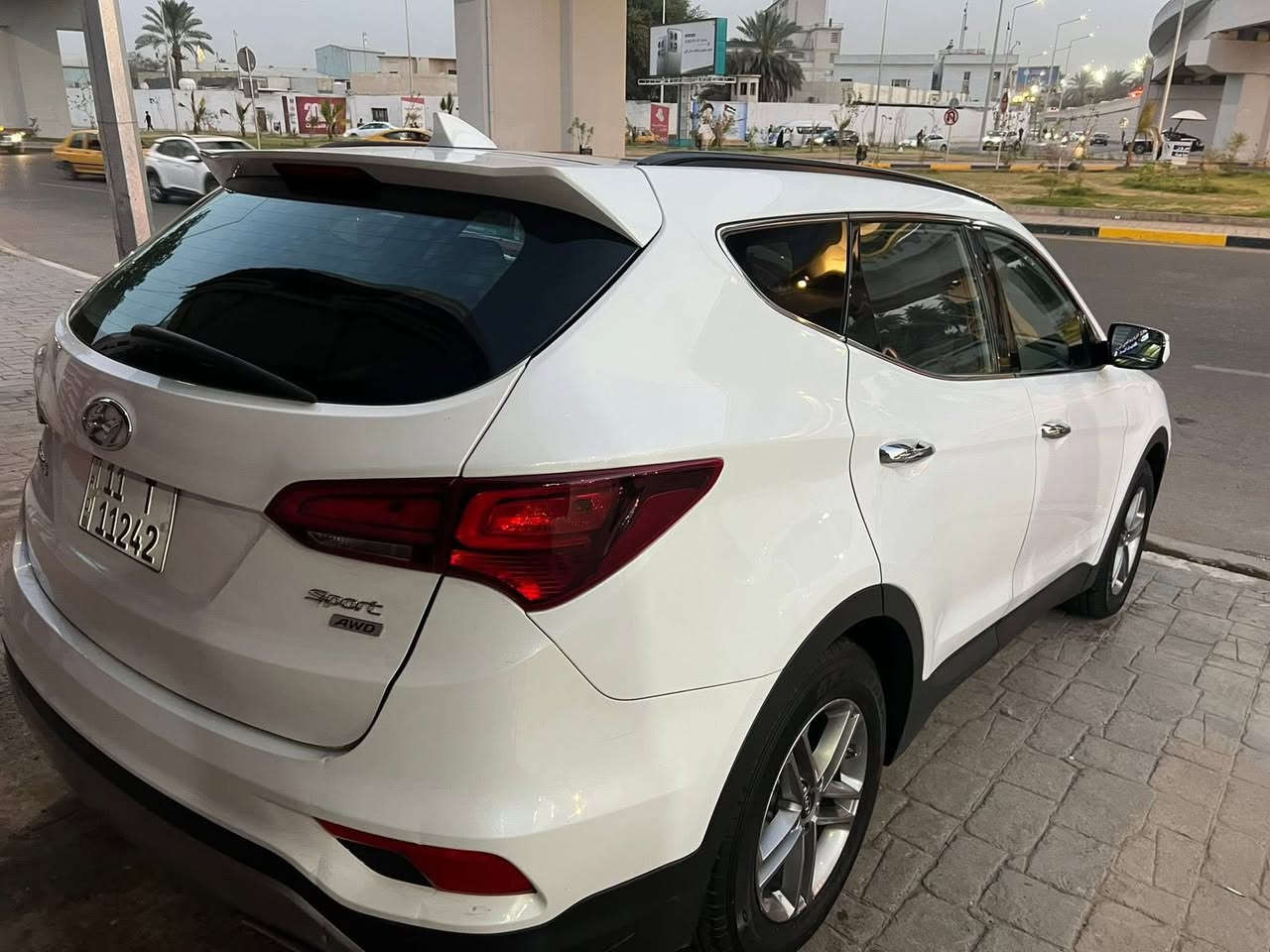 للبيع سنتافي 2017 فول مواصفات 1/1
السيارة نضيفة وجاهزة للاخير 

4 سلندر 2400 gdi sport fe 

حادثها جاملغ ايسر وبنيد مبدل وصور الحادث مرفقة 

لا لغود ولا شواصي رقم بغداد 11 انكليزي 

المواصفات 

كشنات كهرباء 

كشنات خزن وضعيتين

تدفئة وتبريد اربع مقاعد 

تدفئة ستيرن 

تحكم ستيرن كامل 

فور ويل 4WD

بصمة دخول وتشغيل 

صندوك كهرباء ذكي 

بردات خلفية 

كامرات 360 درجة

رادار امامي + حساسات 

مري قلاب 

مراية وسطية تعتيم 

حساس تشغيل انارة 

انارة ترحيب بيدات الباب 

تبريد قطعتين 

3 انظمة قيادة 

نزول منحدرات 

سعر السيارة 15800$ وبيها مجال للطيبين 

تواصل وتساب فقط ***********
