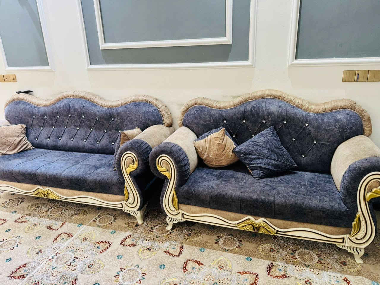 بغداد مدينه الصدر
تخم عشر مقاعد تسكام نظافة جيده السعر ؛550
رقم الهاتف ***********
