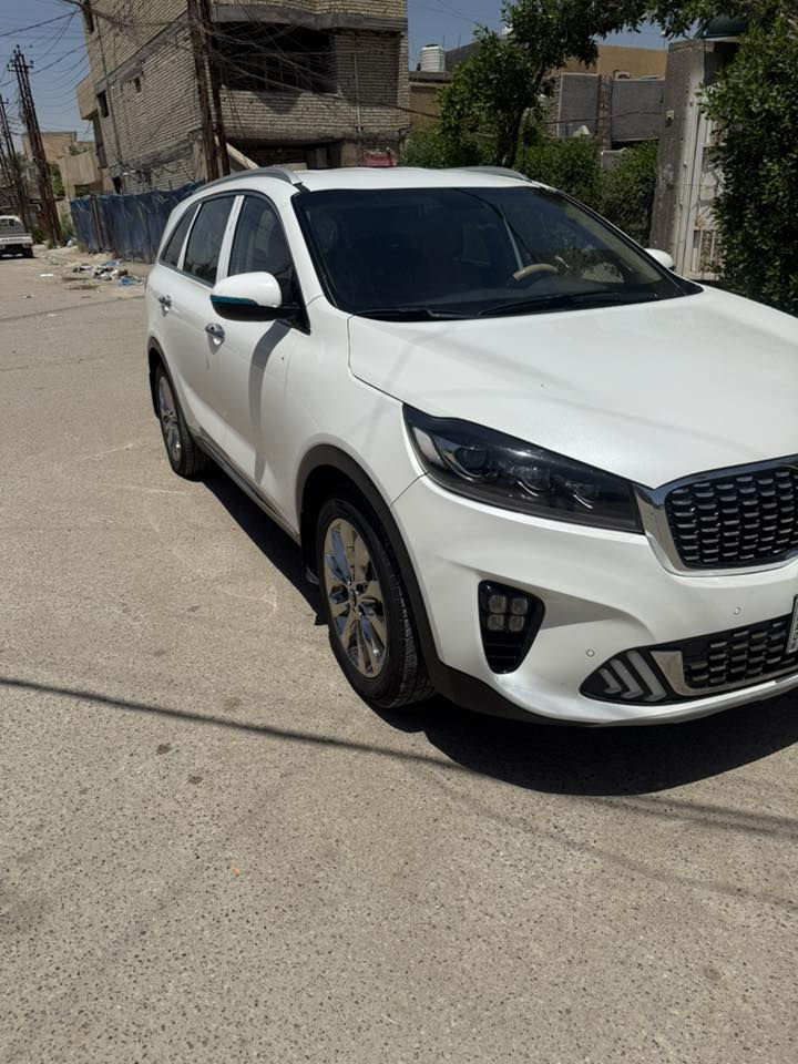 نص فول مواصفات 
_حجم محرك 6سلندر 
_تحكم ستيرن 
_يدات نيكل بلادي 
منظومه زنون بلادية 
_لدات امامي خلفي 
_مري جانبيه شفط كهربائي 
_كشنات جلد بلادي 
_ بصمه ابواب 
_ أشاره ترحيب باليدات عند الاقتراب 
_كشنات كهرباء عدد 2 
_حساسات امامي وخلفي 
_لايت ثلاث عدسات بلادي 
_انظمه قيادة عدد 4
 _سبعه راكب 
_صندوق كهربائي 
_بردات خلفيه بلادي 
 _ويل ستيل حجم 20
– بيهه تخم تاير جيدي صيني
– باتري جديد
_ سياره ماشيه 82
مكان سياره  بغداد
– رقم بغداد انكليزي  الجديد
– السعر.  230 ورقة
رقم الهاتف ***********
