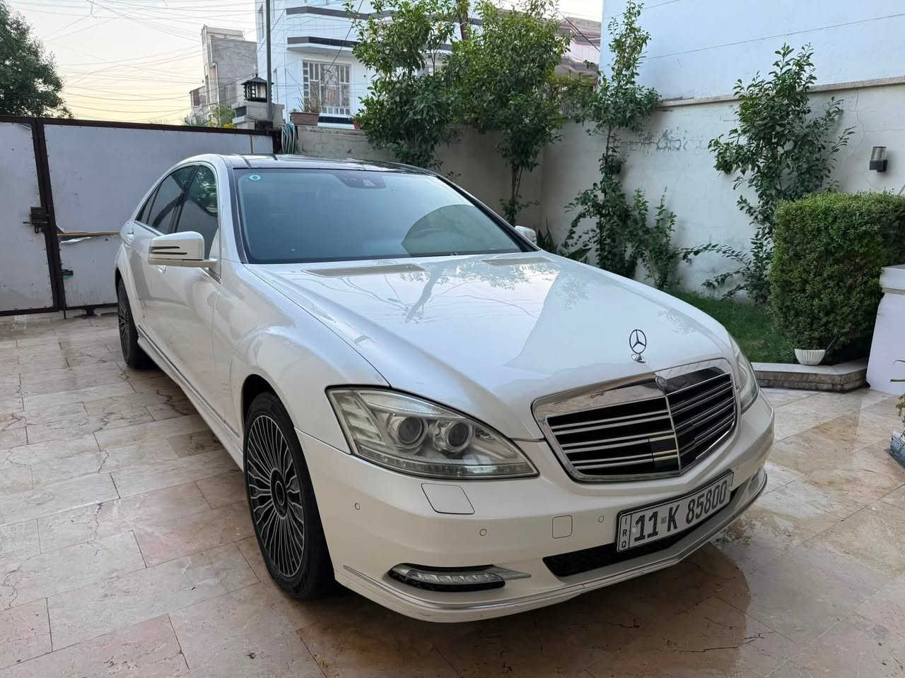 سلام عليكم
للبيع  او لمراوس مارسدس S500   2010 VIP
خليجي  رقم بغداد بسمي
سياره باب طويل كشنات ٤كهرباء وتدفئه وتبريد بردات بصمه 
جوبلس بلاد  جنطه كهرباء بوب شفط بانوراما
شاشه خلفيه طاوله طعام 
سياره فول مواصفات ولصور تحكم 
سياره جاهزه ومابيه كل نقص 
بيه قطعه صبغ فقط بقيه سيارع كفاله  وسوناره موجود 
مكانه بغداد  
سعر  ٢٤٠٠٠$

للاستفسار 
***********
