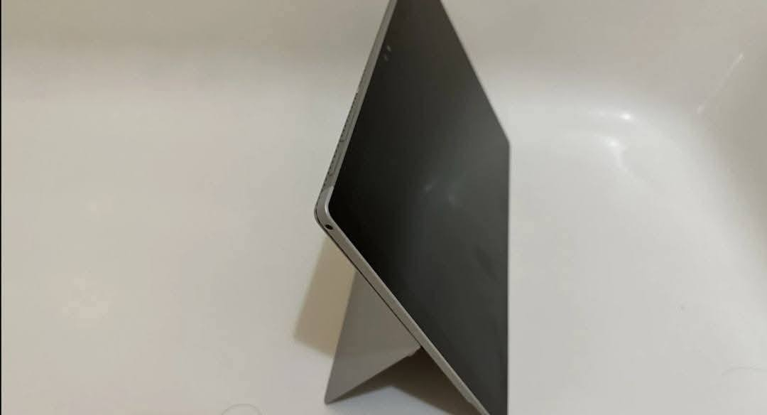 🔥 Microsoft Surface Pro 4 — عرض خاص 🔥
تاب وكيبورد معاً

للاستفسار والحجز عبر الواتساب: ***********

تريد جهاز يخدمك بكل مكان؟ جامعة، كوفي، سفر، بيت — هذا هو الخيار المثالي 👌

✨ الميزة الأقوى: يتحول من تابلت إلى لابتوب بثواني

مرونة استخدام وراحة ما تحصلها بأي جهاز ثاني

⚙️ المواصفات:

🔹 Core i5 — الجيل السادس

🔹 RAM 8GB

🔹 SSD 256GB

🔹 شاشة لمس عالية الدقة

🔹 وزن خفيف جداً وسهل الحمل

💼 تصميم أنيق وانسيابي للاستخدام الطويل بدون تعب

🎒 تاخذه وياك وين ما تروح

💰 السعر: 280,000 د.ع
