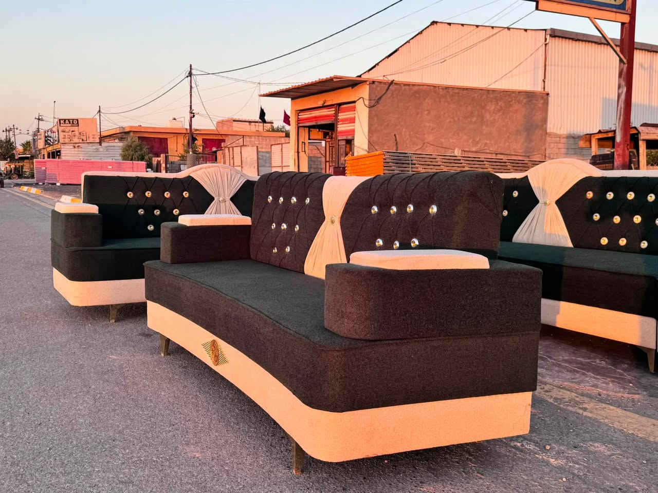 تنفيذ قياس طلب احد الزبائن 🫡
بالعافيه عليه ❤️
حسب طلب الزبون باختياره للالوان والموديل 
نعمل على كافه الموديلات حسب الطلب 🛋️ 
بمواد جيدة وباسعار مناسبه 👌
ونعمل ايضا على تجديد القديم 
واستبداله بالجديد 

العنوان 📍الفرع الاول ديالى بلدروز الشارع العام 
قرب فوج طوارئ بلدروز *********** / *********** 

الفرع الثاني ديالى بعقوبة التحرير مقابل 
جامع احمد ابن حنبل 📍 
*********** 
*********** 
للاستفسار الاتصال على الارقام الموجوده 
او مراسله الصفحه 🌹

