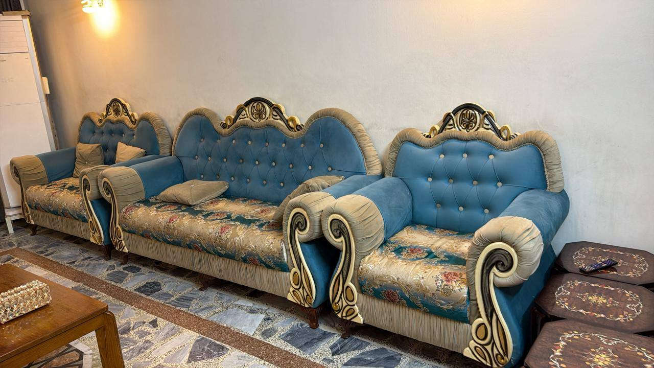 السلام وعليكم تخم والله فصلته مليون وربع تكمه تجي وشوف بعينك صار ٦ أشهر فصلته جديد ١٠٠$١٠٠ اريده 600 وبي مجال بصيط المكان البلديات شارع المرور*********** الاستفسار
