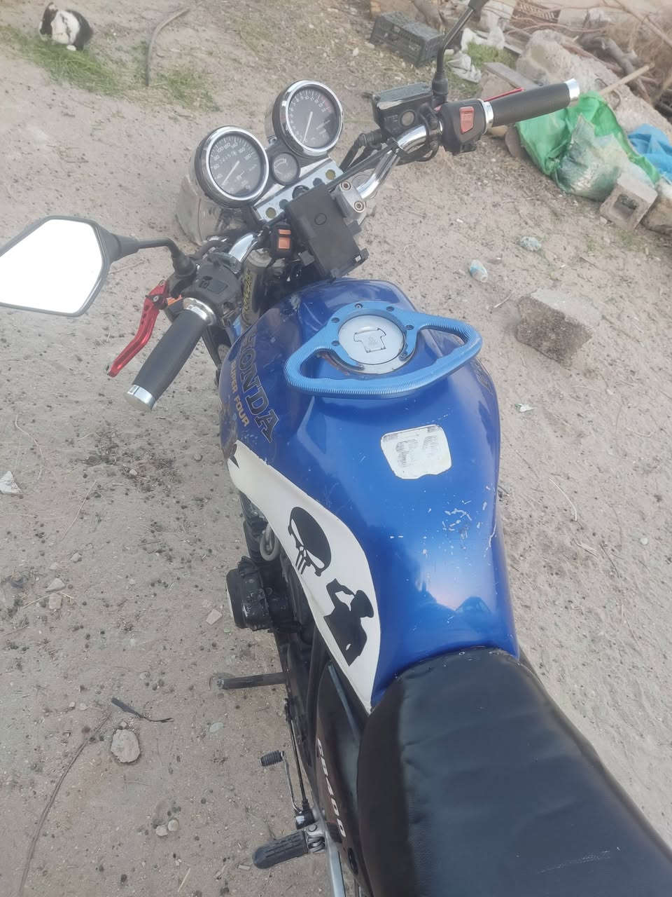 سيبي فور جيل اول16ولف
محرك خير من الله نشاط يشك لكاع
بدون اوراق 
سعر1200 وبيه مجال قليل
مكاني لانبار الكرمه 
رقم ***********
