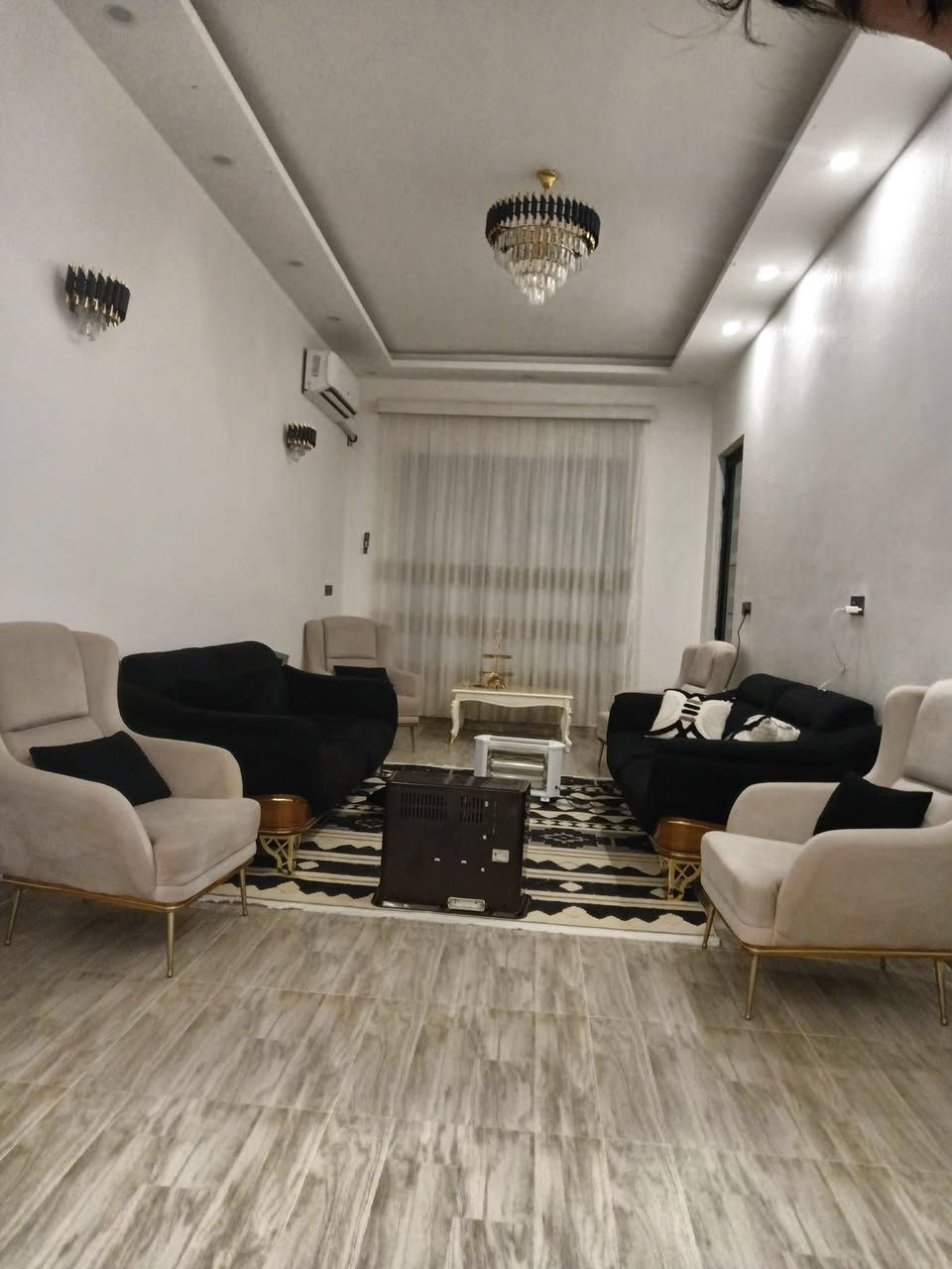 دار للبيع  طابقين غرفة نوم طابق الارضي وغرفتين نوم الطابق الثاني  خدمات ماء وكهرباء وتبليط 
الموقع مزارع الكندي قرب جامع انوار طيبة 
المساحة 130 متر واجهة 6 وربع 
صنف العقار بستان ملك صرف 40 قاضية طابو زهور 
بناء حديث مع الدار السبالت والكاونتر 
للاستفسار اكثر 
*********** اتصال 
*********** واتس اب 
مكتب الجوهرة للعقار
