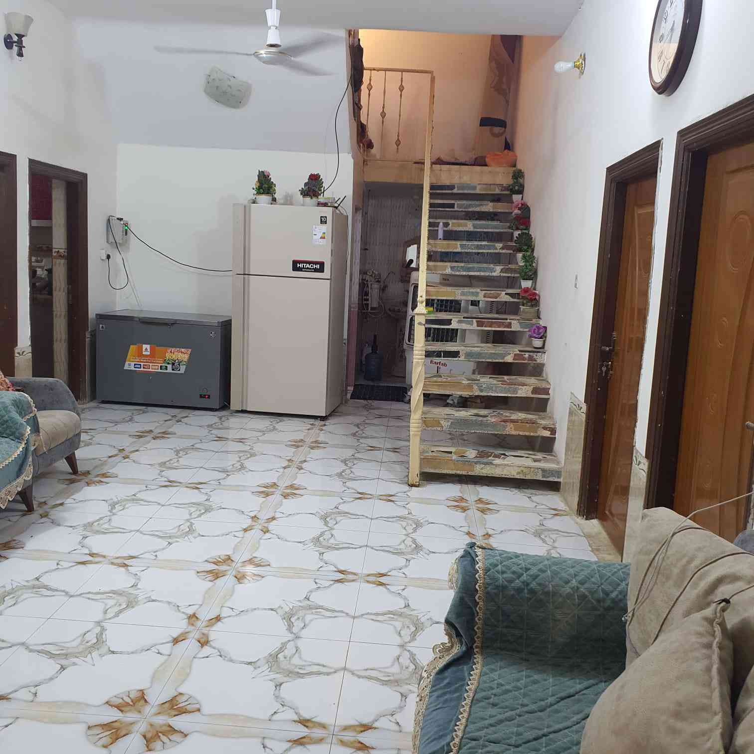 سلام عليكم من رخصت ابو الكروب بيت اللبيع طابو زراعي سند ٢٥ مساحة ٢٧٥م اساس كونكريت بناء طابوق يتكون من غرفتين نوم وصالة واستقبال ومطبخ وصحيات داخلية وخارجية يبعد عن شارع العام ١٠٠م العنوان طريق السنية الاتصال على الرقم ***********
