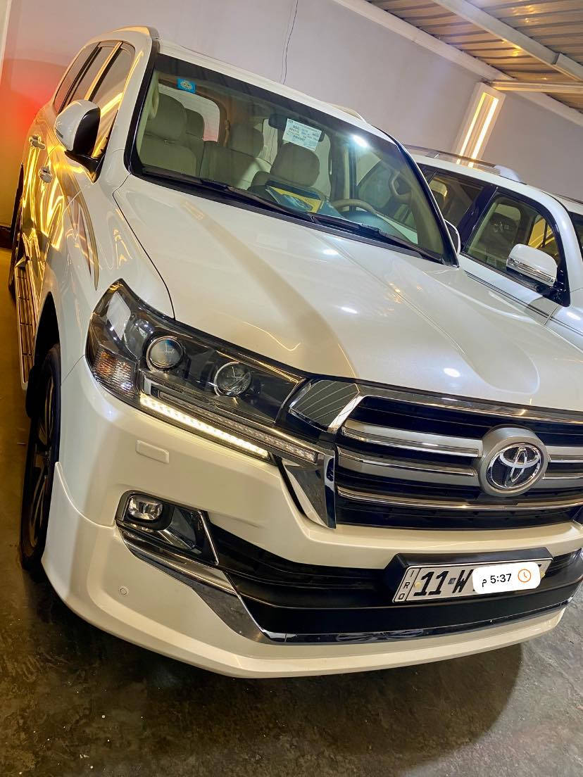 السلام عليكم لاندكروزر (2019) بريم أصلي رقم بغداد الجديد ماشيه 46 الف حقيقي شرط بريم اصلي 6 سلندر كراند تورنك
8 ايرباك ديفيدي طفاية صندوق كهربائي كراسي كهربائية اصل
السيارة مكفولة من ( الصبغ والتبديل والفتح والتعديل ) شرط الفحص على ايد وحدة السيارة بصمات2 فرشات كامله 
جلد اصلي ومدوشمه مخمل من هيا زيرو 
مكان السيارة بغداد النهضة بيع فقط
***********
$55,500
