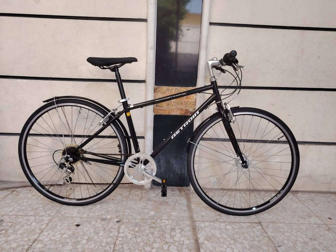 السلام عليكم ورحمة الله وبركاته
بايك موديل سي ٧٠٠ ترحال حجم ٢٨ 
باله ياباني وضع حاويه فول  
نضافه فول فول موصفات
حساس امامي ثلجي شغال 
ماركه ( ASTROIA) 
  سستم كامل شيمانو
يدات فر شيمانو اصلي 
السعر (  100  الف ) 
كير وحساس شغال فول 
عكرب ماركه اصلي  شيمانو  
  لون ميمز اسود مختم 
كير ٦ / ١ شغال سستم كامل 
غير مستخدم داخل العراق
العنوان بغداد منطقة الحبيبيه 
هاتف *********** 
الاستفسار واتساب
