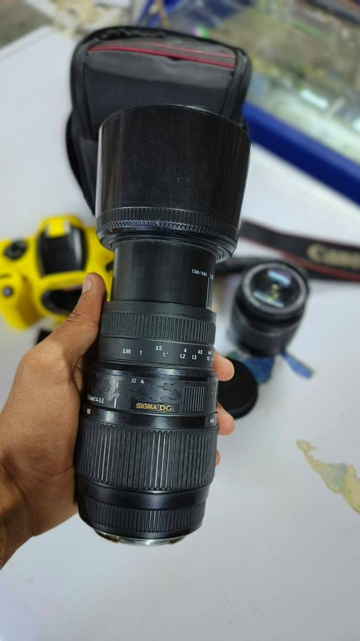 أخت الجديده نضافه 95/100( متوفر توصيل)
محتويات
زوم رياضي 💫
عدسه لاصليه 18/55
كفر جلاتين 
بطاريه 
شاحن بطاريه أصلي 
حزام
السعر 250 وبيه مجال قليل 
مو شراي لاتراسل  
لاتصال ***********
***********
