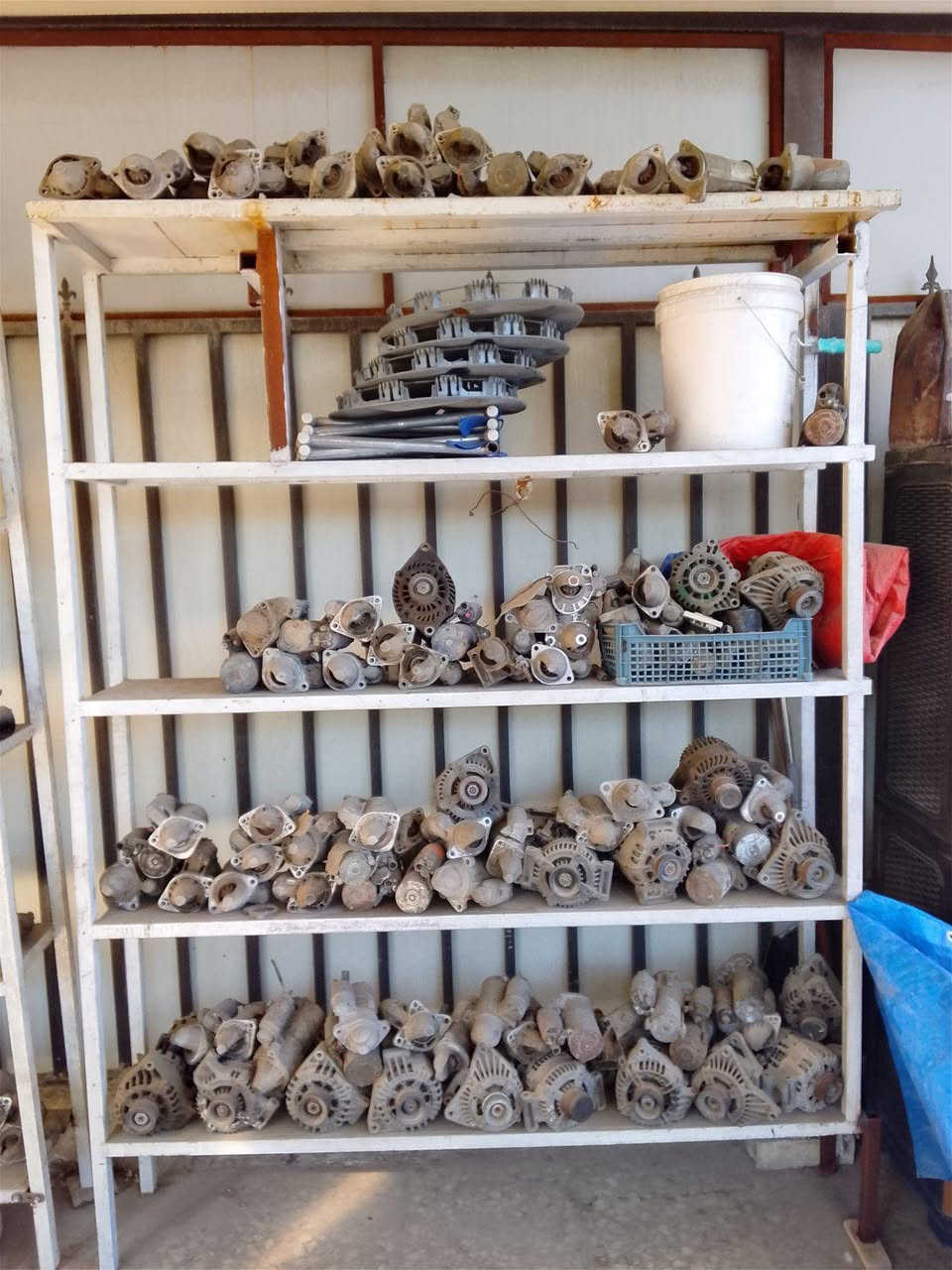 سلف وداينمو  لسيارات الكورية والأمريكية  كلهن مال حاوية العدد 300 قطعة سعر القطعه 20الف البيع الكمية كله بغداد السيدية *********** بغداد, العراق
